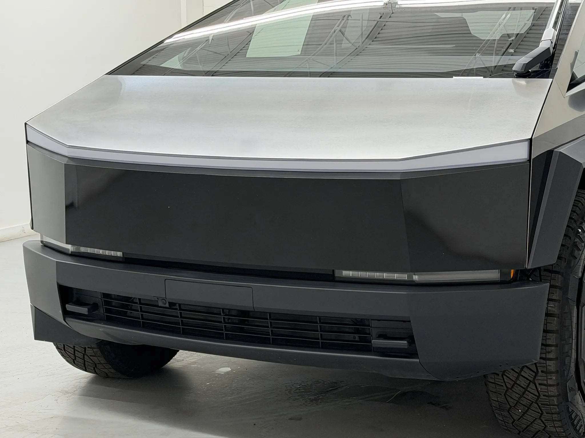 Used 2025 Tesla Cybertruck 2WD Crew Cab image 87