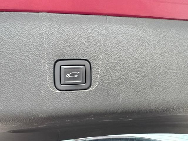 Used 2023 Chevrolet Traverse RS FWD image 12
