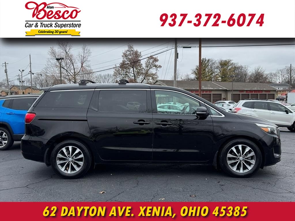 Used 2017 Kia Sedona SX image 3
