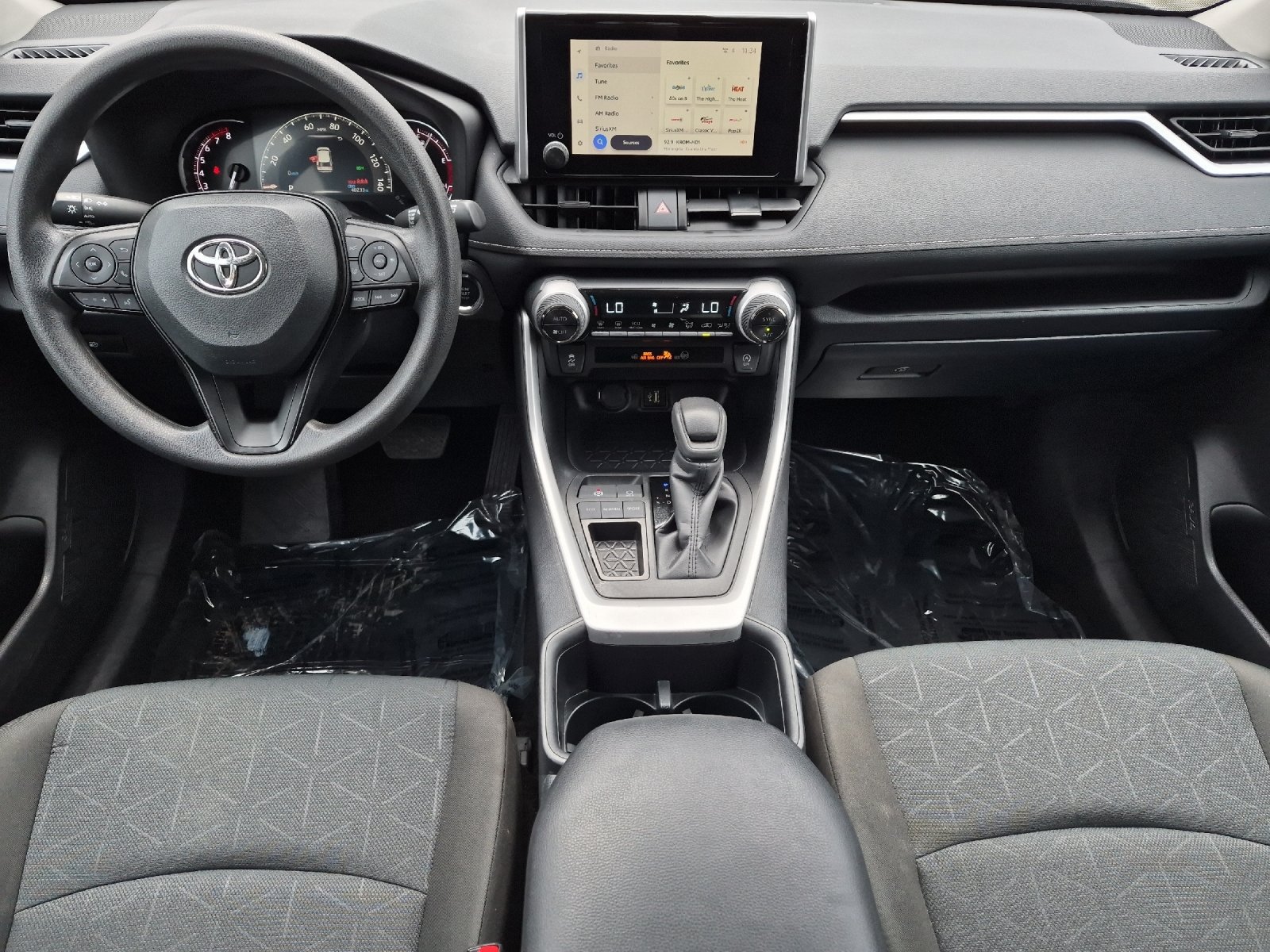 Used 2025 Toyota RAV4 XLE FWD image 11