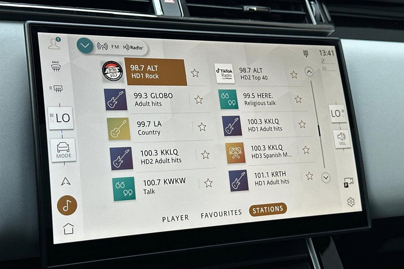 New 2026 Land Rover Range Rover Velar Dynamic SE AWD/4WD image 24