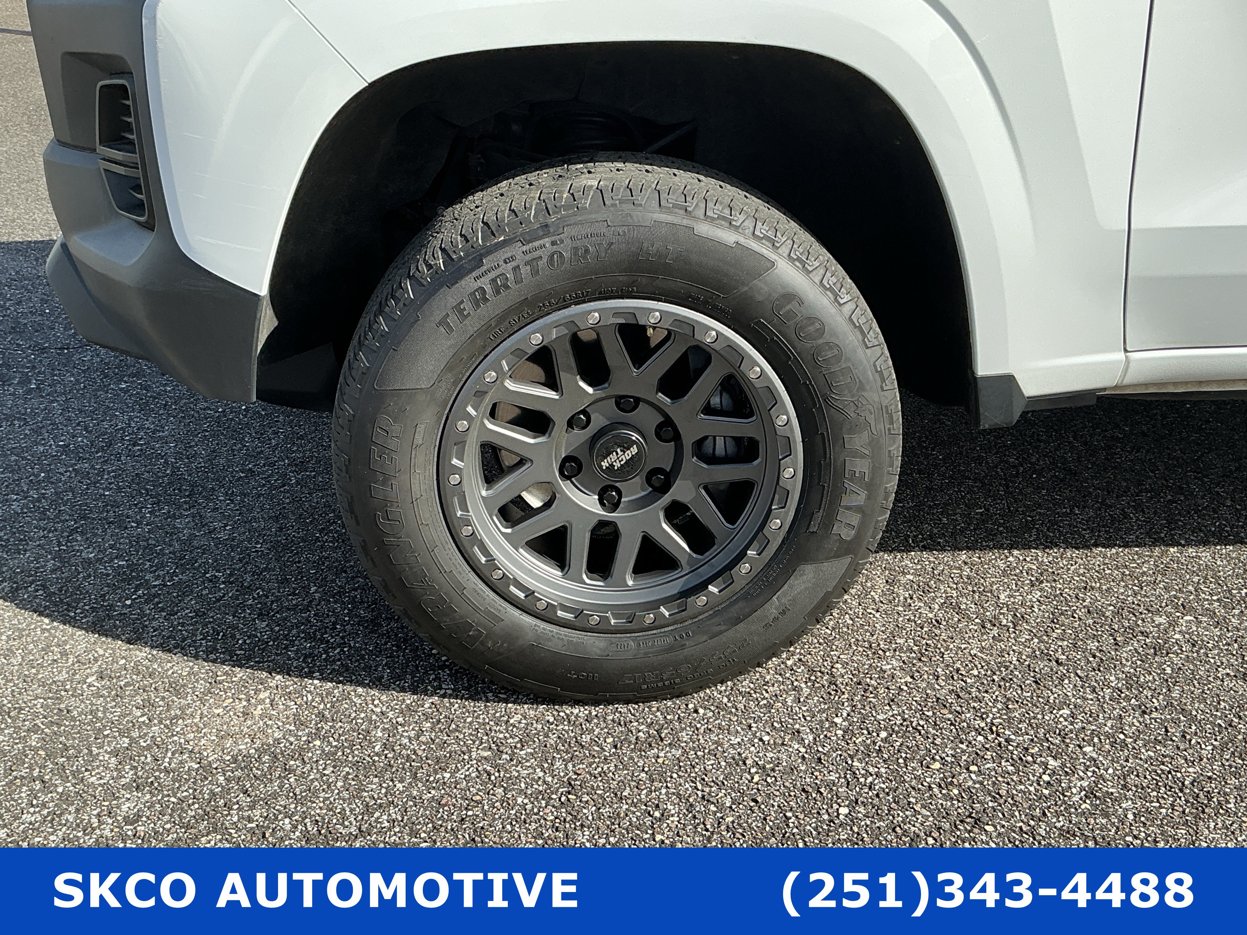 Used 2023 Chevrolet Colorado W/T RWD image 9