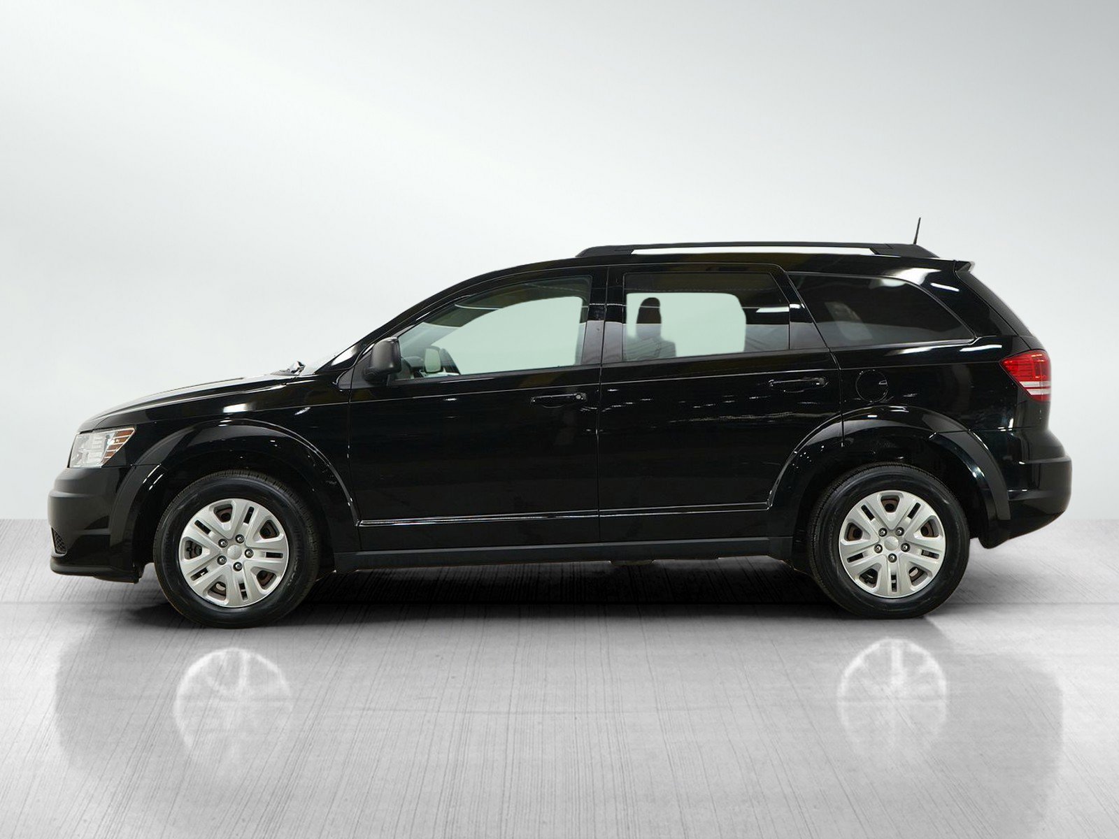 Used 2020 Dodge Journey SE FWD image 2