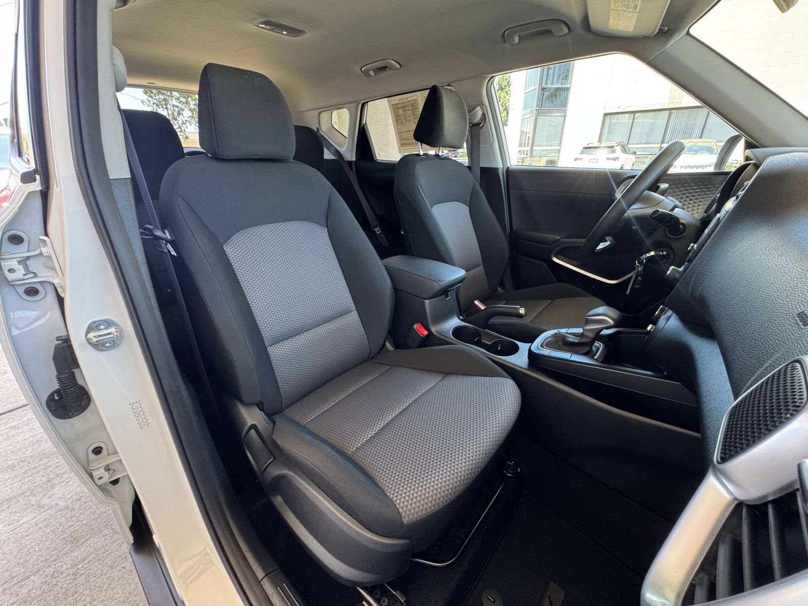 Used 2025 Kia Soul LX w/ LX Technology Package FWD image 34
