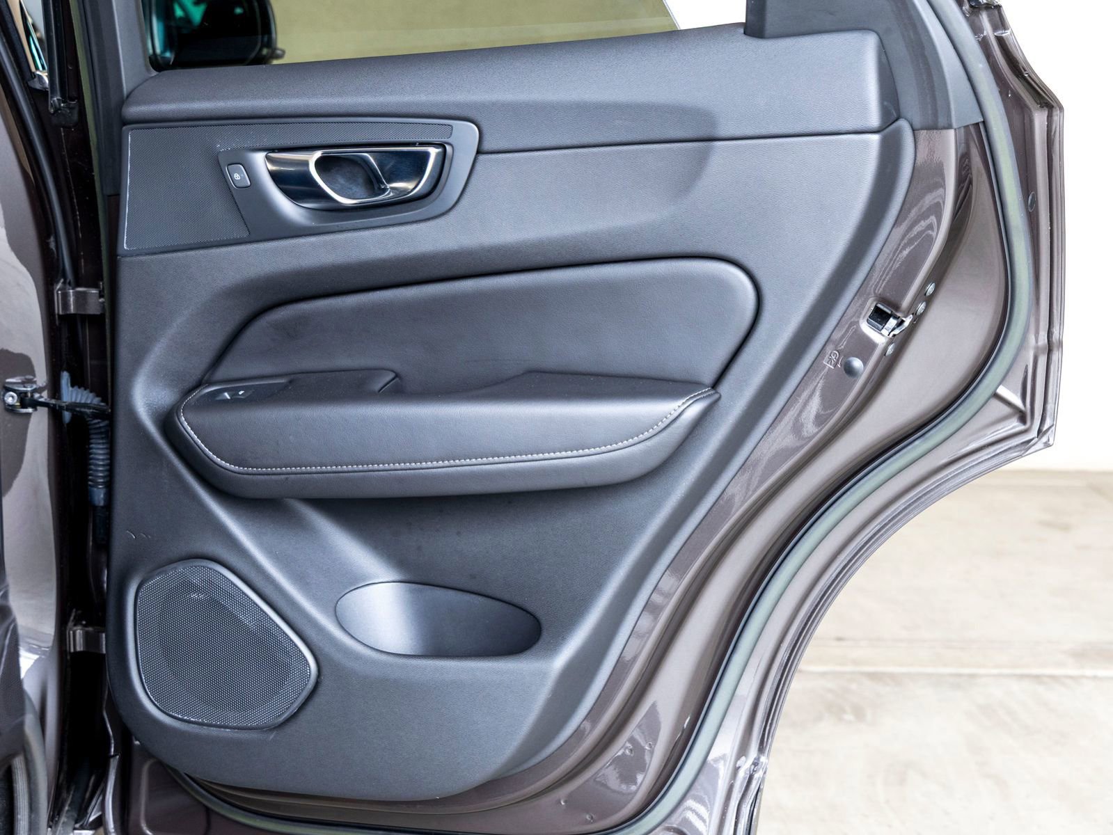 Used 2022 Volvo XC60 T8 Inscription w/ Advanced Package image 23