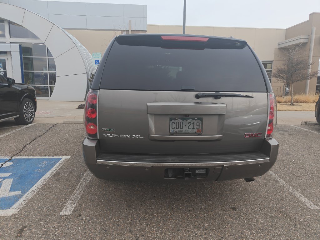 Used 2011 GMC Yukon XL Denali image 5