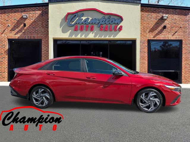 Used 2025 Hyundai Elantra Sport FWD image 3