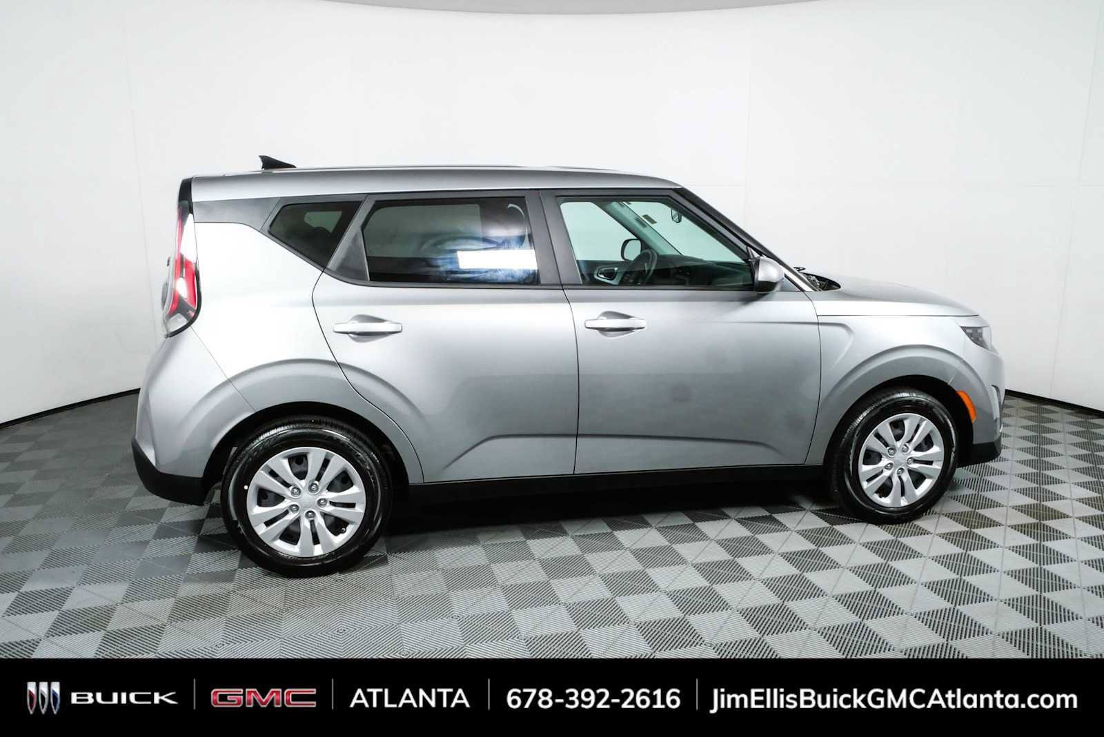 Used 2025 Kia Soul LX FWD image 2