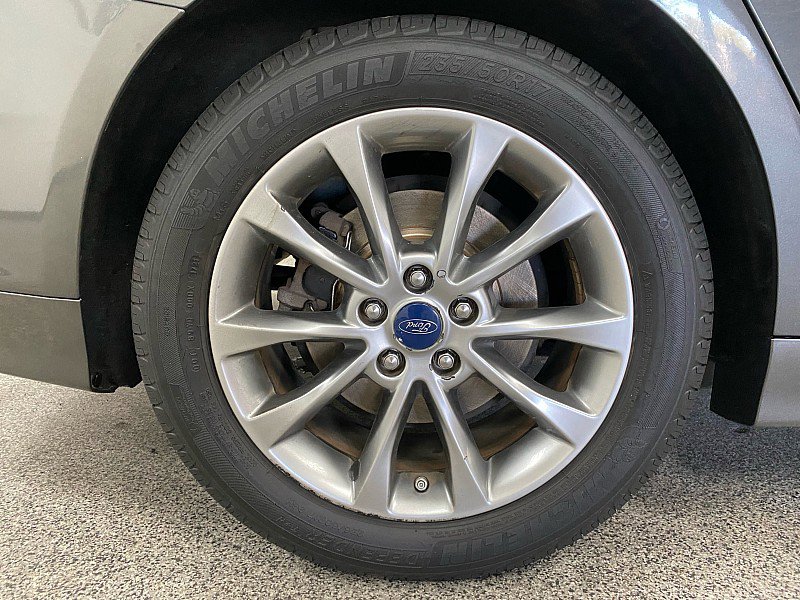 Used 2017 Ford Fusion SE w/ Fusion SE Technology Package image 25