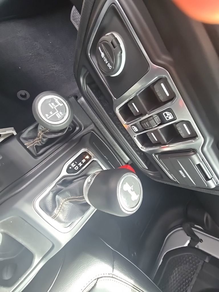 Used 2022 Jeep Wrangler Unlimited Sahara image 23