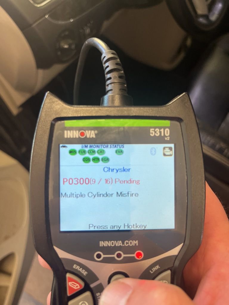 Used 2015 Chrysler Town & Country Touring FWD image 11