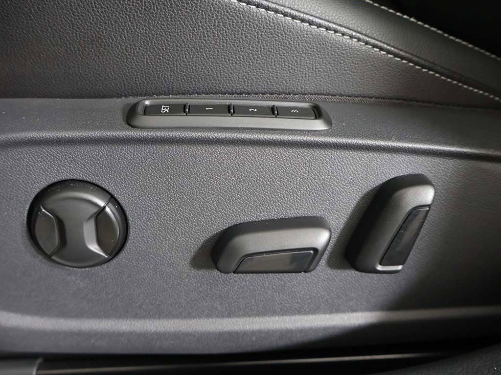 Used 2019 Volkswagen Jetta SEL Premium image 34