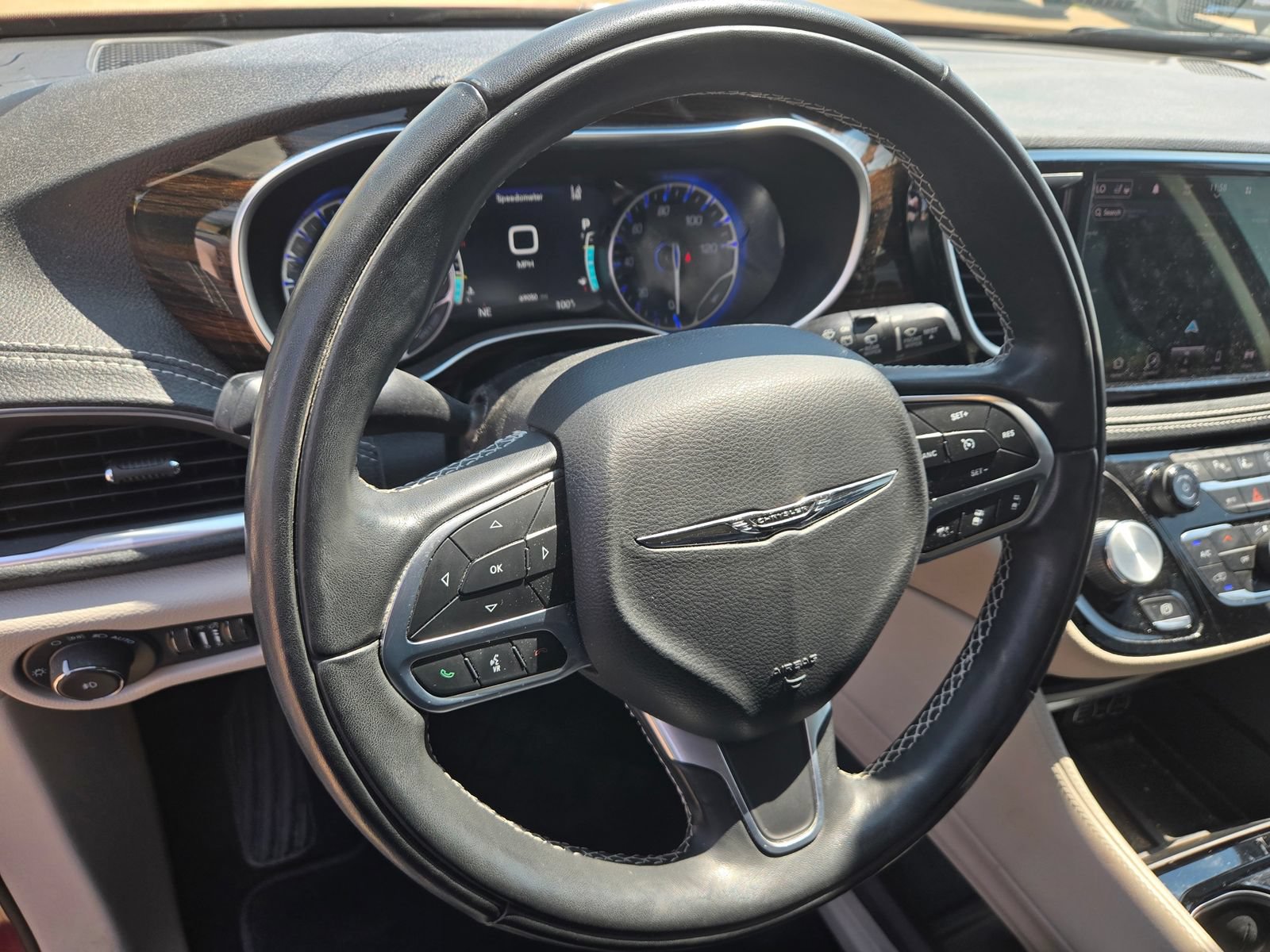 Used 2022 Chrysler Pacifica Limited FWD image 9