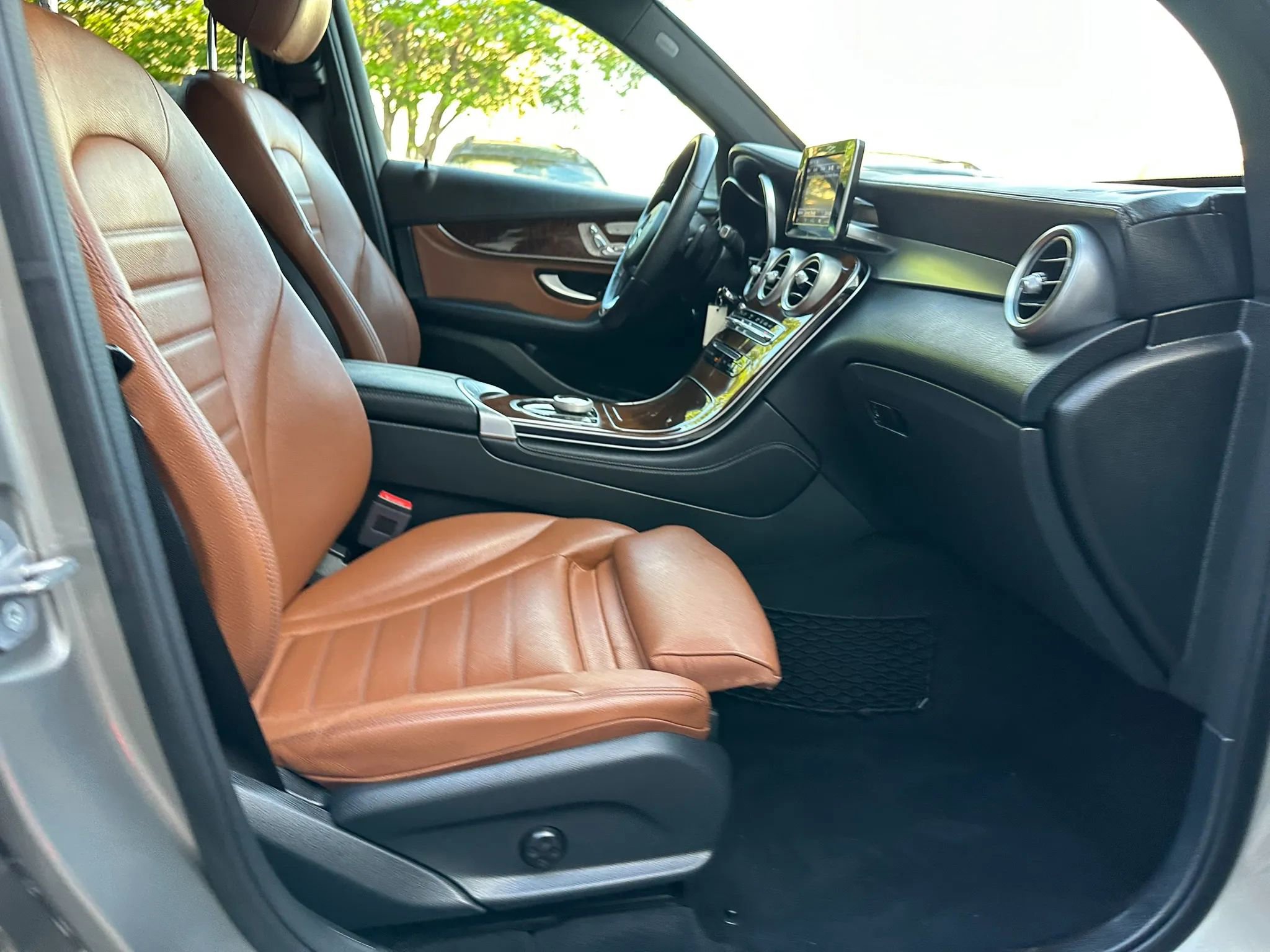 Used 2019 Mercedes-Benz GLC 350e 4MATIC image 23