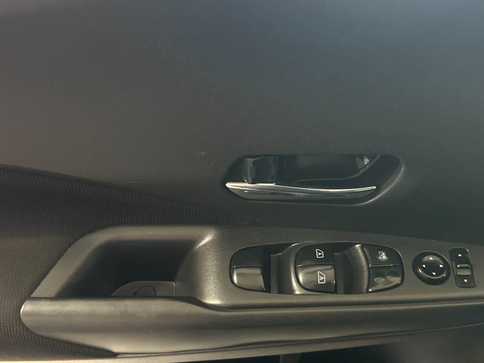 Used 2021 Nissan Kicks SV FWD image 13