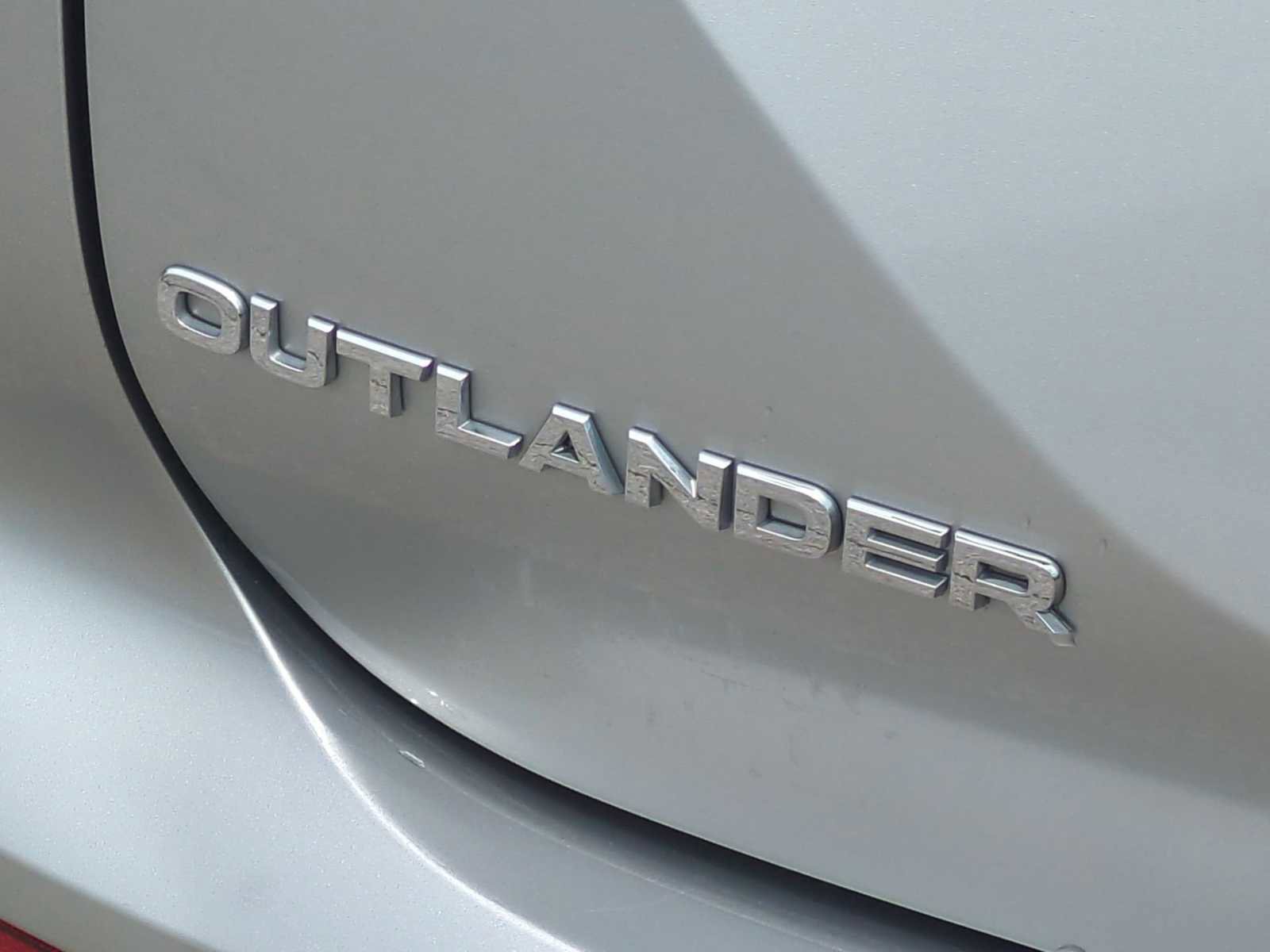 Used 2023 Mitsubishi Outlander SE FWD image 31