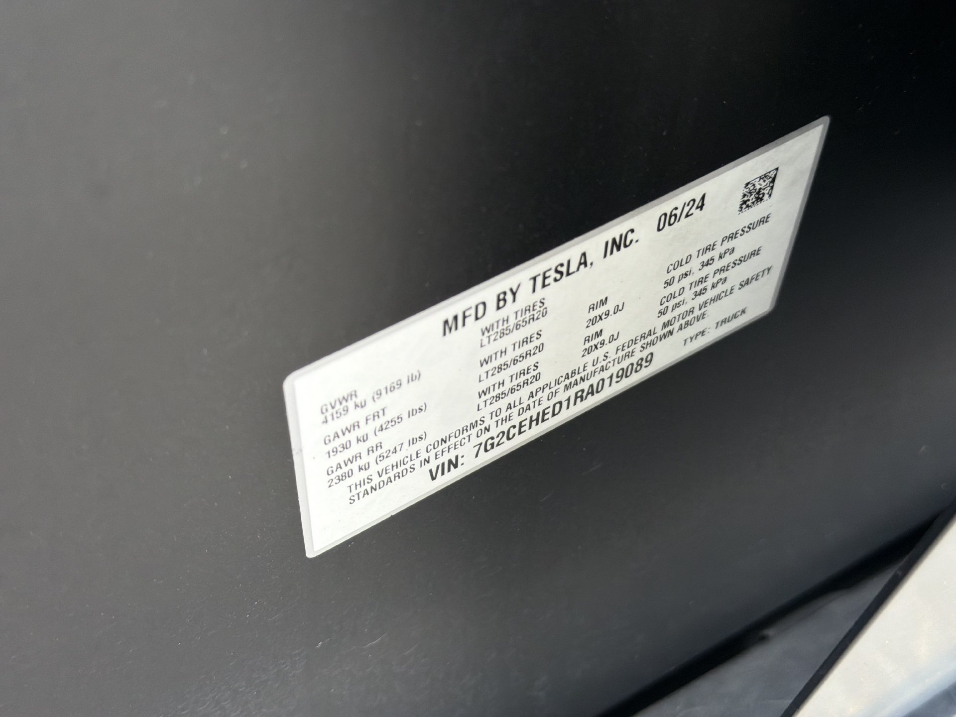 Used 2024 Tesla Cybertruck AWD Crew Cab image 34