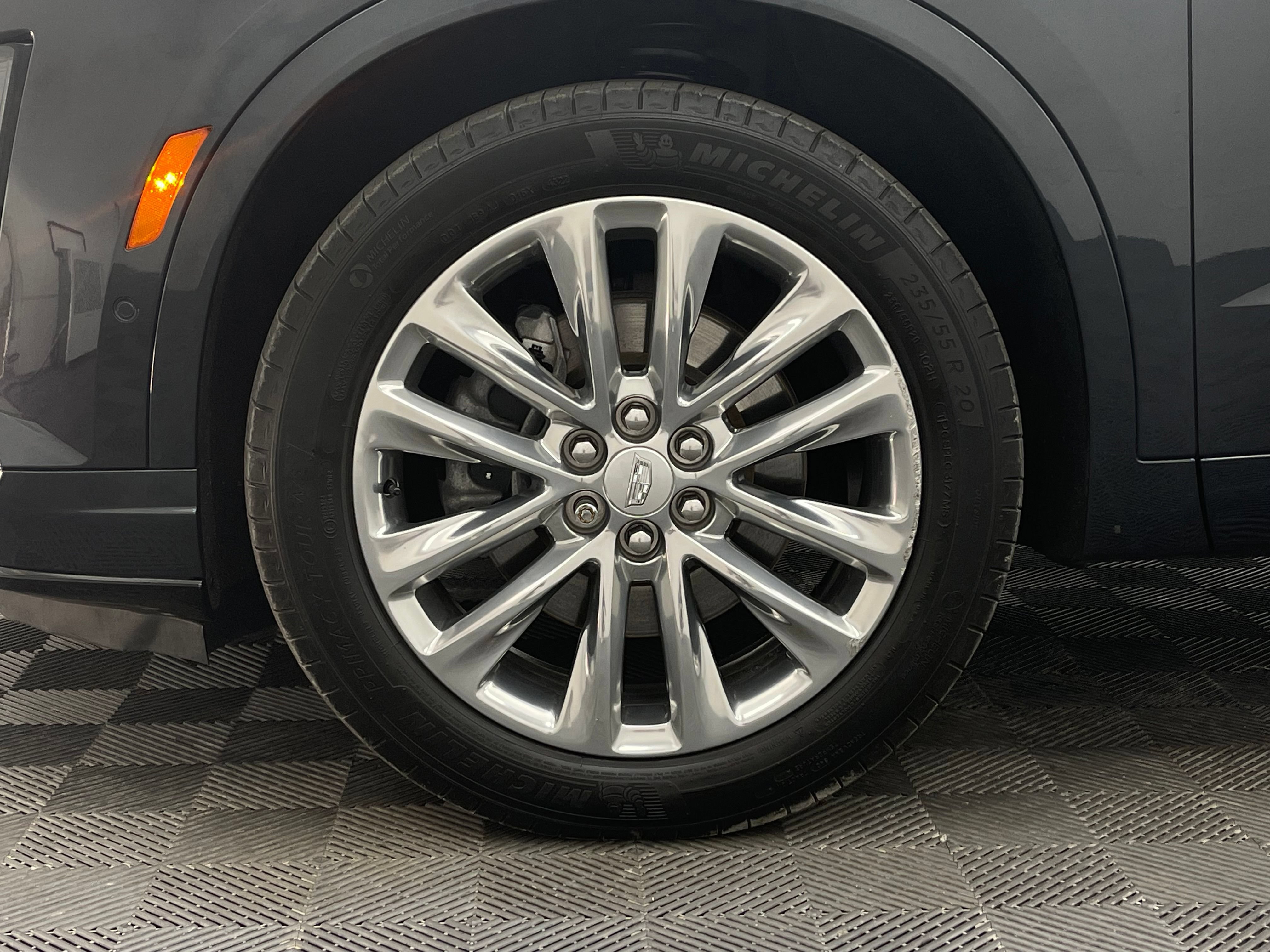 Used 2023 Cadillac XT6 Premium Luxury w/ Technology Package AWD/4WD image 17