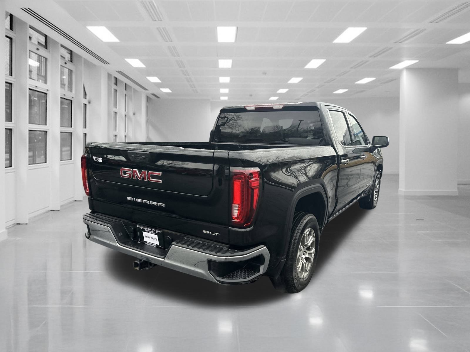 Certified 2025 GMC Sierra 1500 SLT image 5