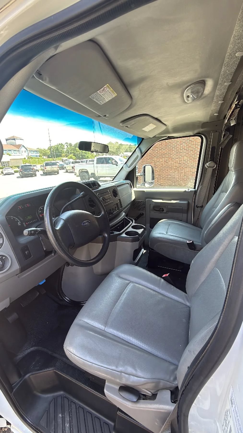 Used 2011 Ford E-450 and Econoline 450 Super Duty RWD image 25