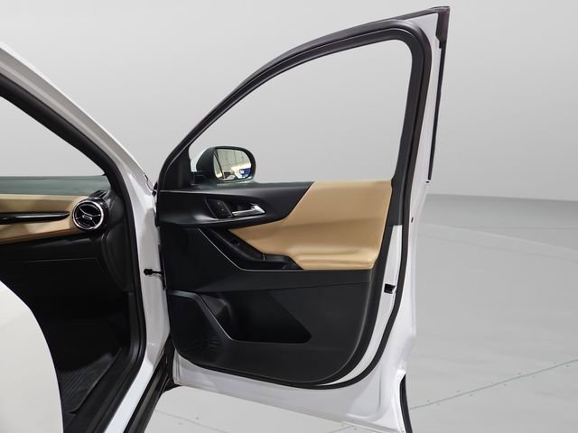 Used 2025 Chevrolet Equinox ACTIV w/ Safety and Technology Package image 31