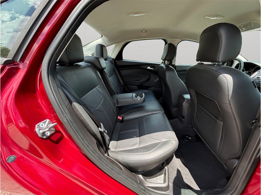 Used 2015 Ford Focus SE w/ Equipment Group 201A FWD image 32