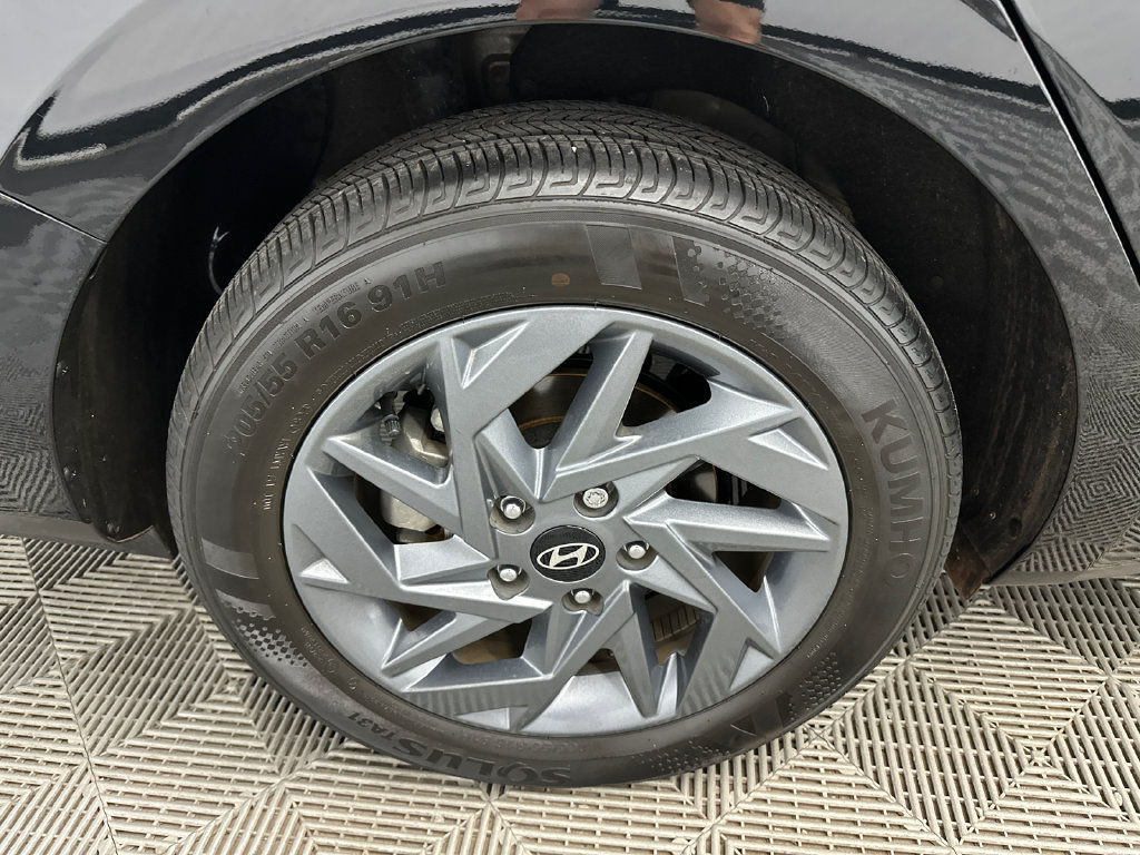 Used 2024 Hyundai Elantra SEL FWD image 17