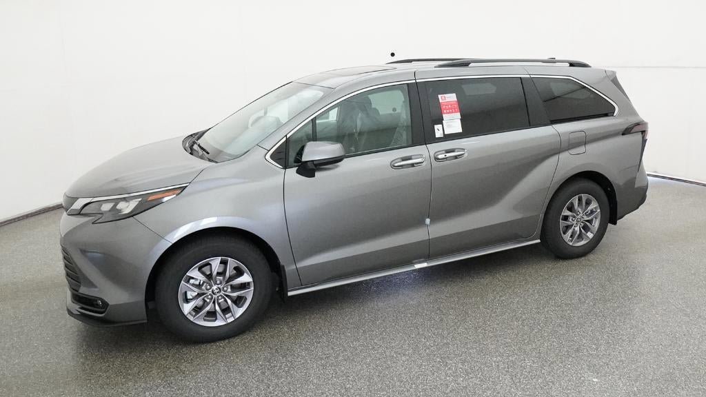 New 2026 Toyota Sienna XLE FWD image 2