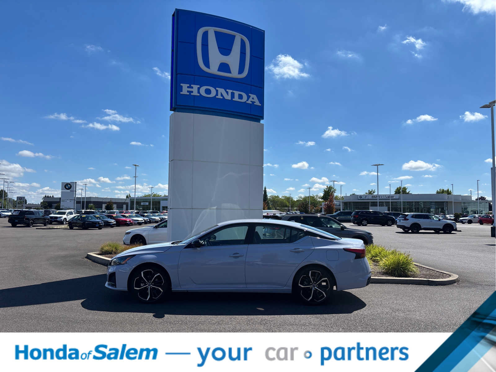 Used 2024 Nissan Altima 2.5 SR FWD image 3