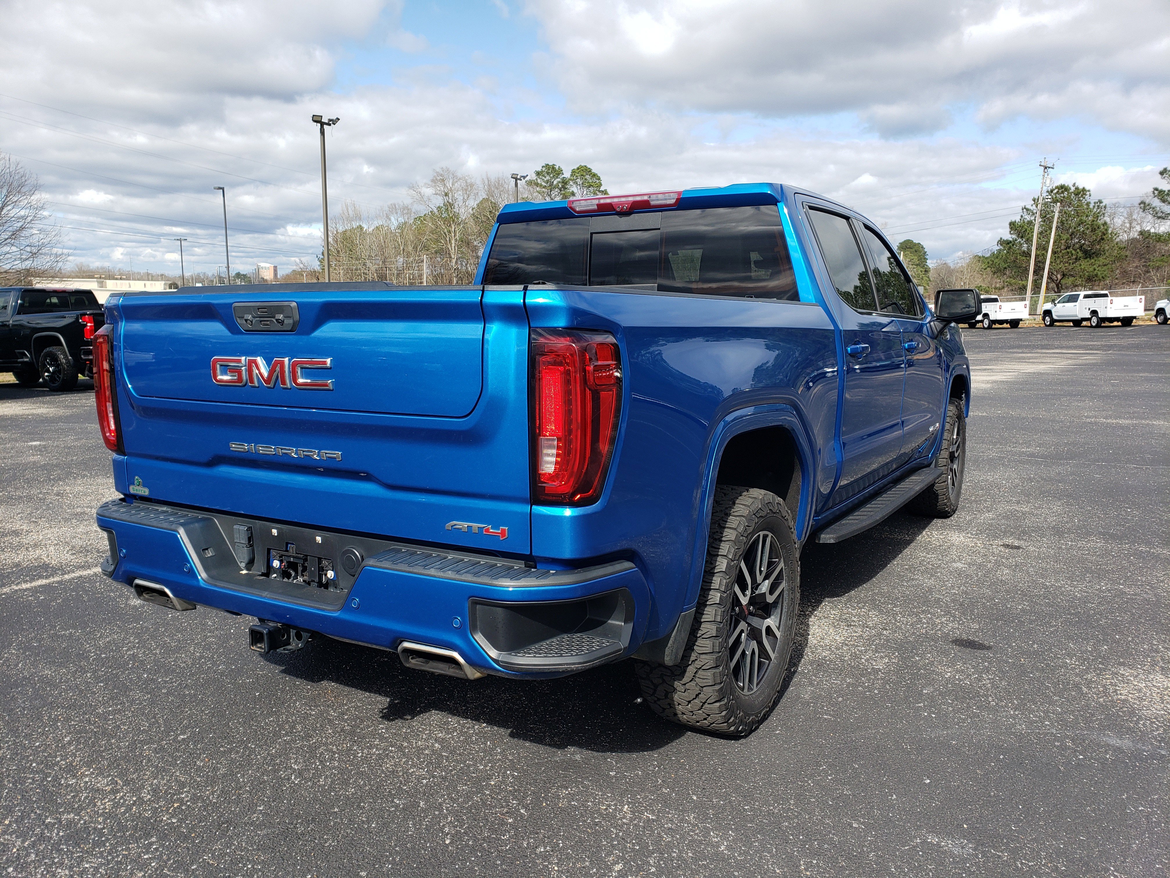 Used 2022 GMC Sierra 1500 AT4 w/ AT4 Premium Package image 3