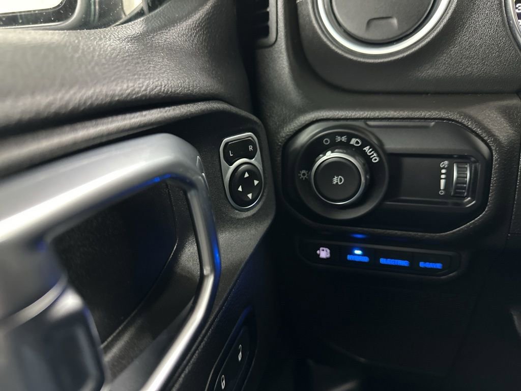 Used 2023 Jeep Wrangler Unlimited Sahara w/ Cold Weather Group image 35
