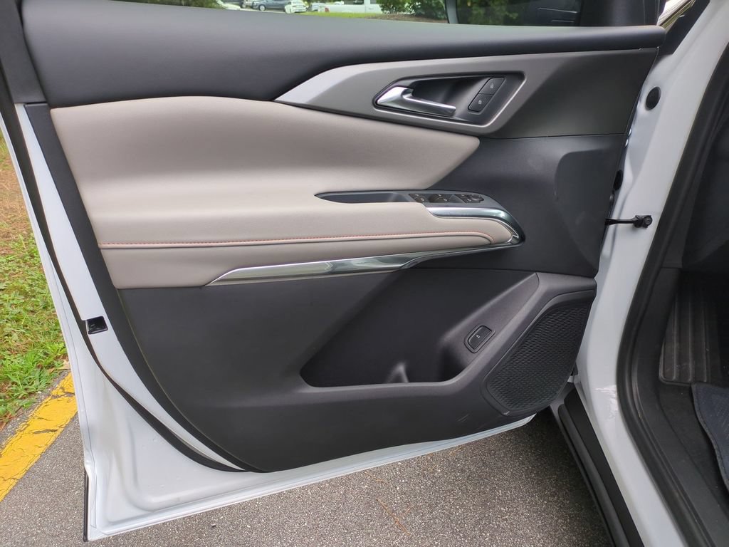 New 2027 Chevrolet Traverse LT w/ Driver Confidence Package FWD image 13