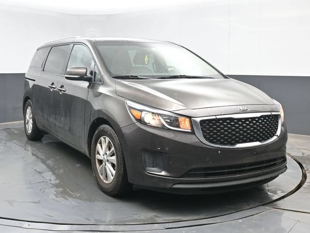 Used 2017 Kia Sedona LX w/ LX Essentials Premium Package FWD image 2