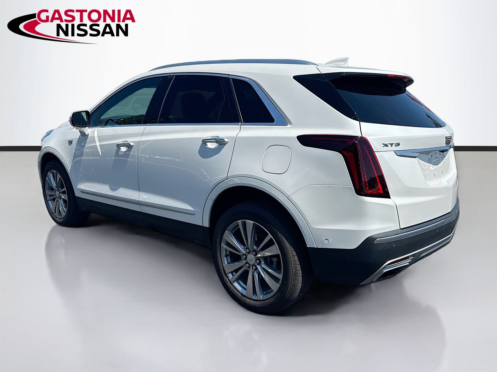Used 2023 Cadillac XT5 Premium Luxury w/ Technology Package FWD image 6