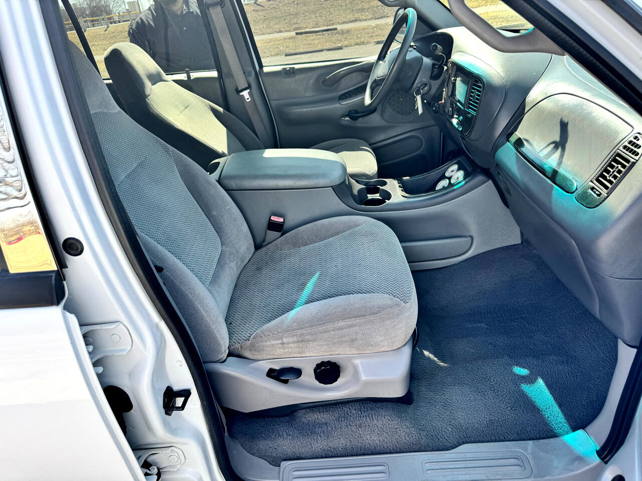 Used 2002 Ford Expedition XLT image 9