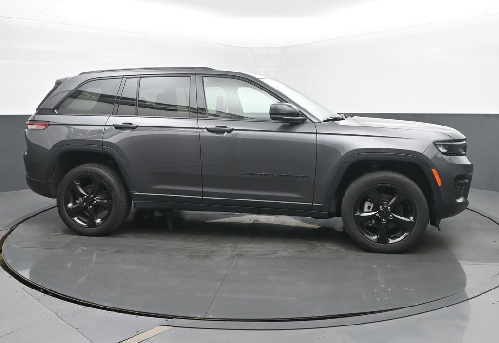 Used 2024 Jeep Grand Cherokee Altitude image 6