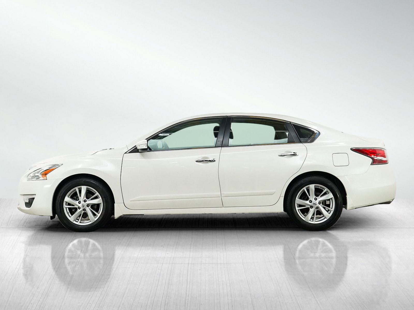 Used 2014 Nissan Altima 2.5 SL w/ Moonroof Package FWD image 2