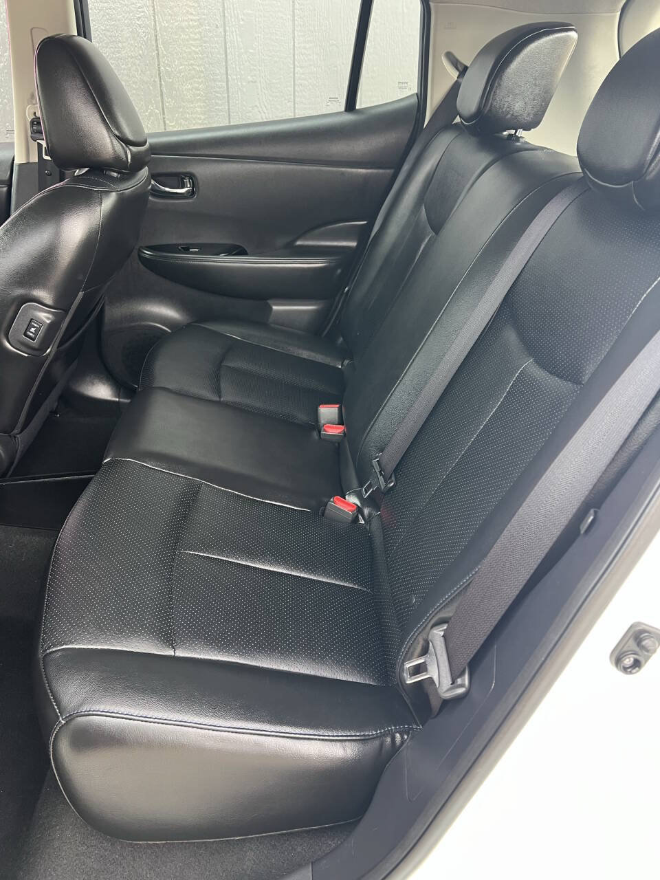 Used 2015 Nissan Leaf SL w/ Premium Package FWD image 12