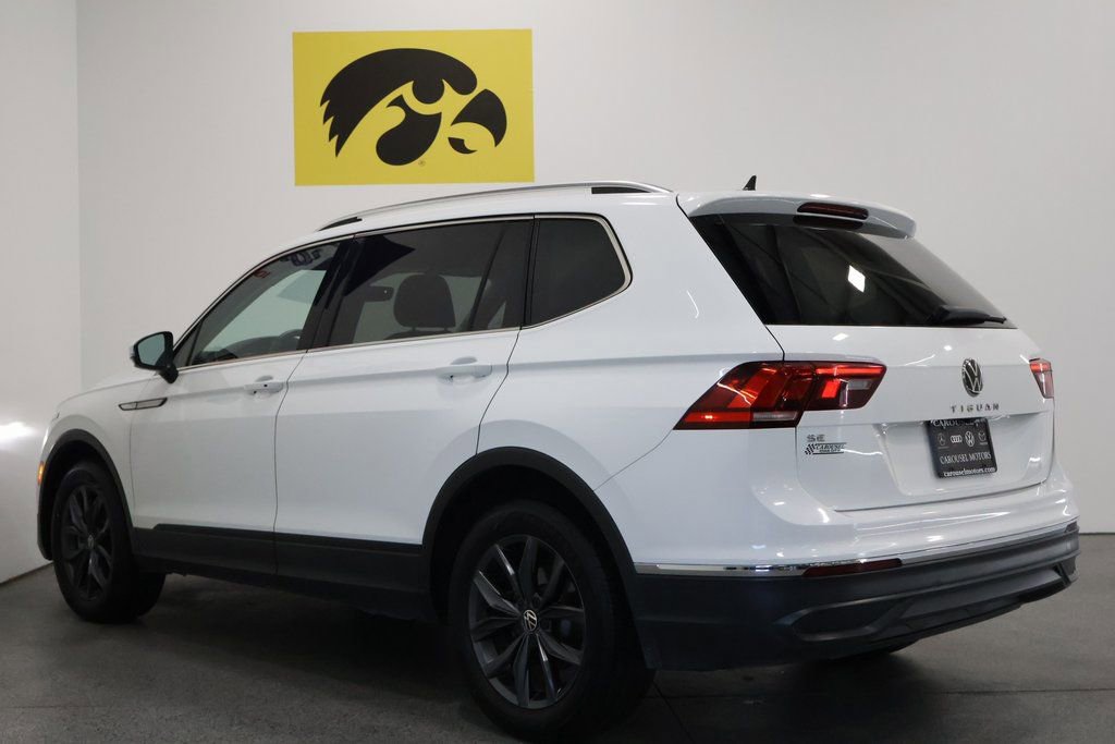 Used 2022 Volkswagen Tiguan SE w/ Panoramic Sunroof Package image 9