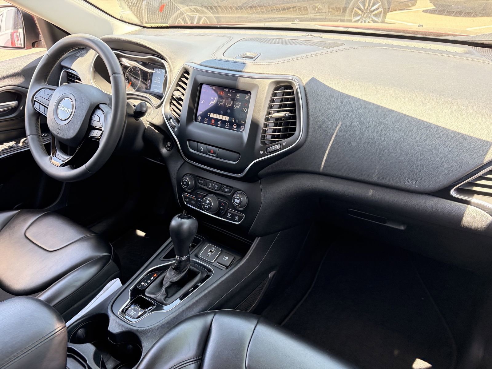 Used 2020 Jeep Cherokee Latitude Plus FWD image 11