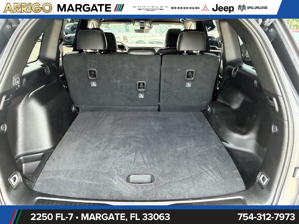 Certified 2025 Jeep Grand Cherokee Limited w/ Black Appearance Package RWD image 15