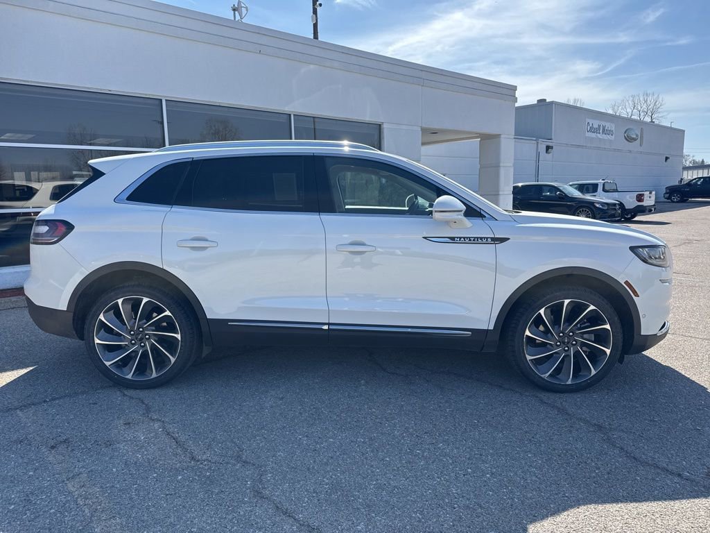 Used 2022 Lincoln Nautilus Reserve w/ Equipment Group 202A image 2