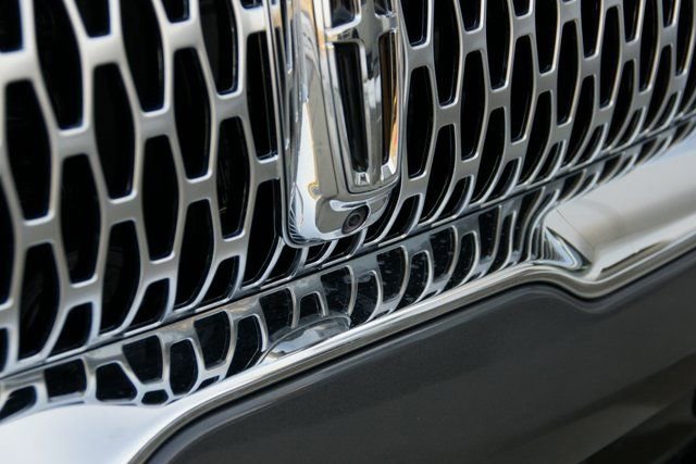 Used 2023 Lincoln Nautilus Reserve w/ Equipment Group 201A image 9