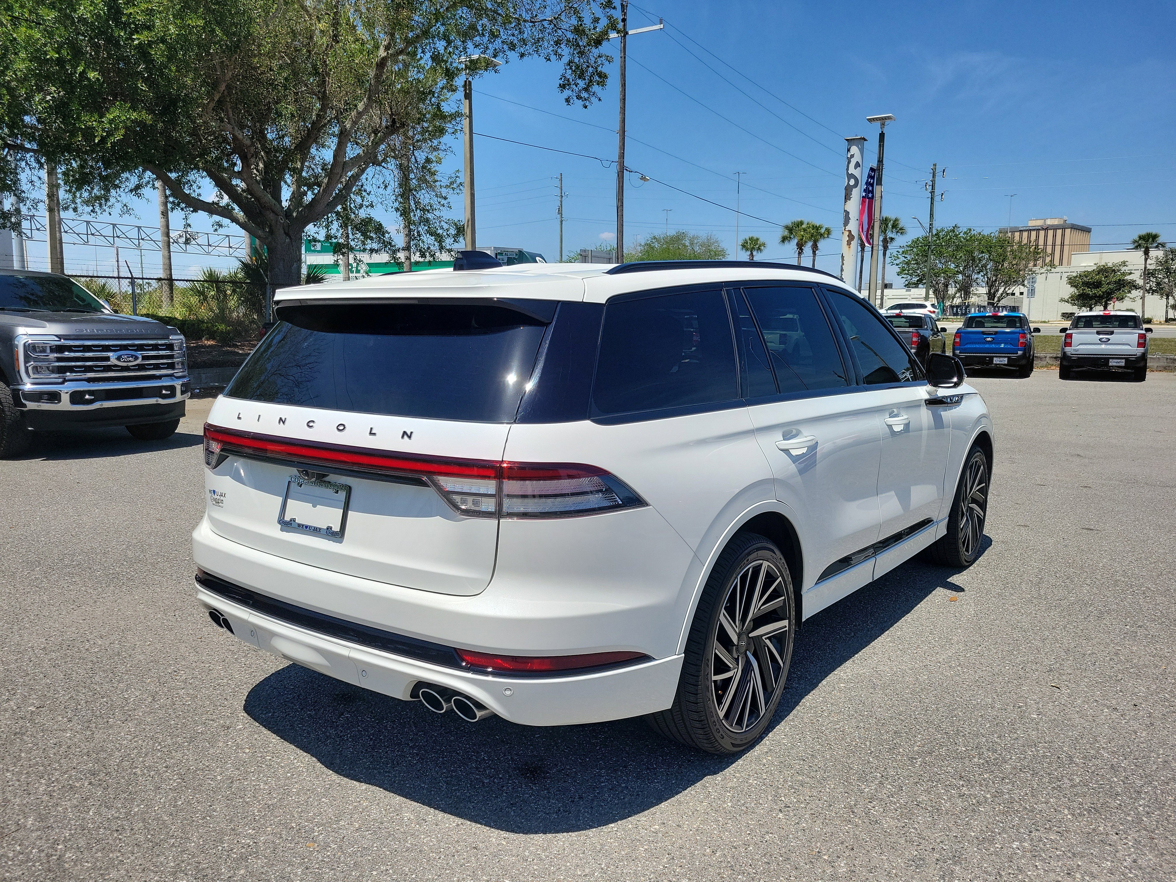 Used 2025 Lincoln Aviator Black Label w/ Jet Appearance Package image 3
