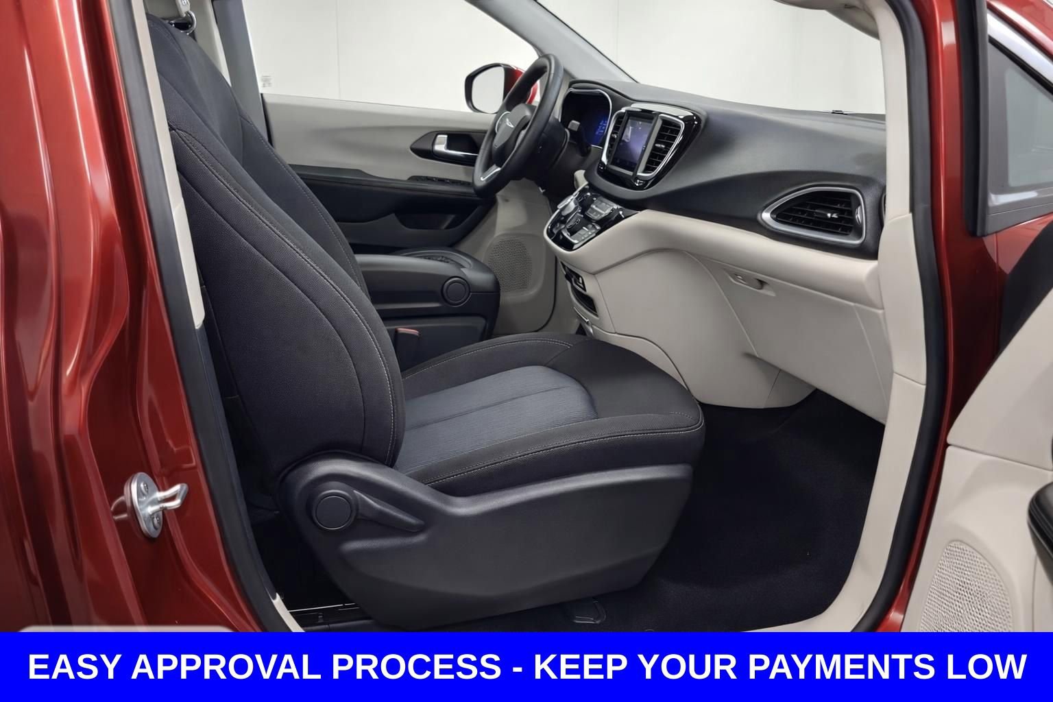 Used 2020 Chrysler Voyager LX FWD image 15