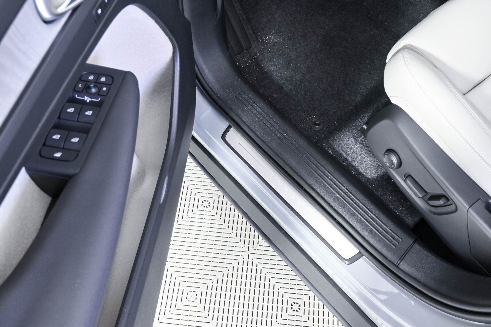 New 2026 Volvo XC40 B5 Plus w/ Climate Package AWD/4WD image 8