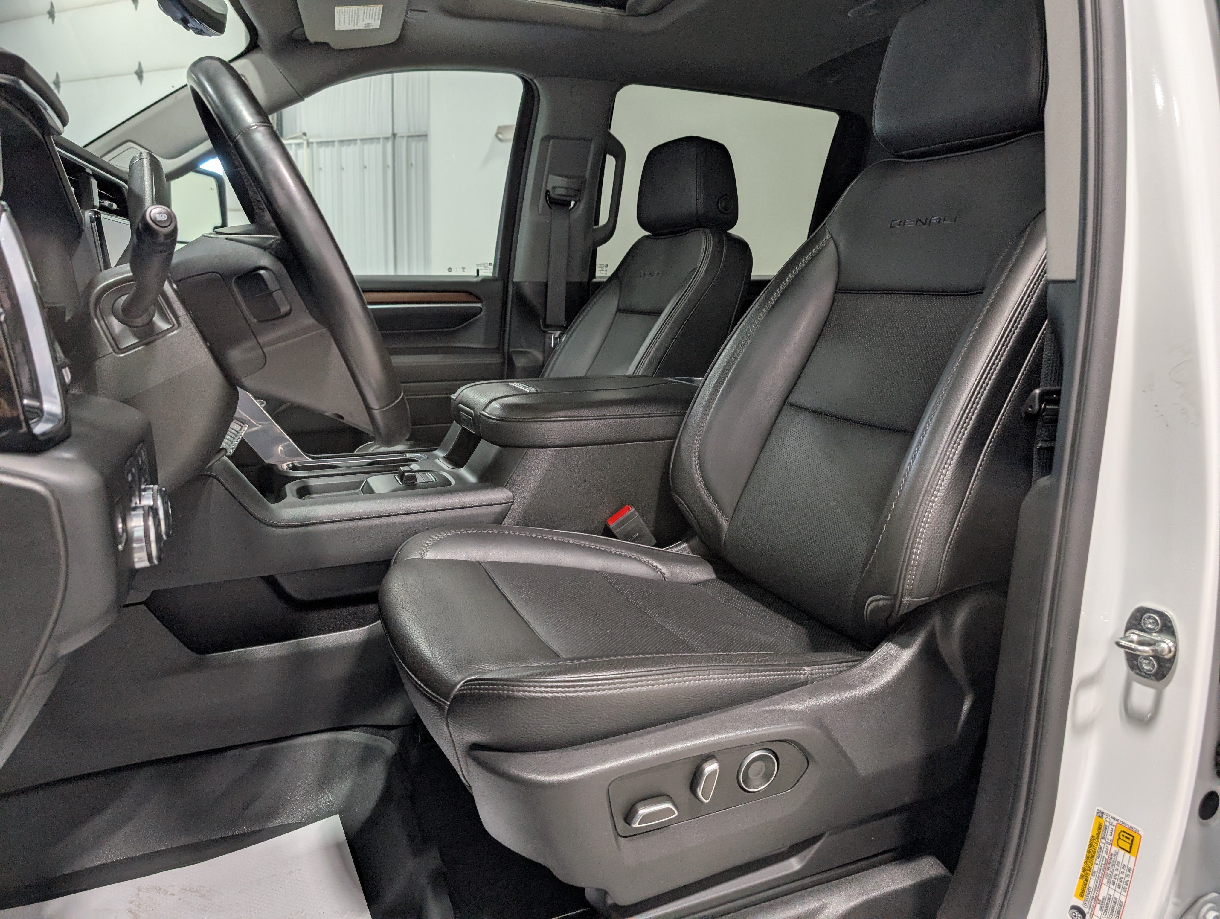 Used 2024 GMC Sierra 3500 Denali w/ Denali Reserve Package AWD/4WD image 18
