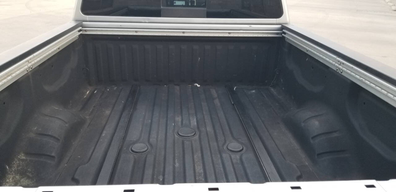 Used 2016 Nissan Titan SL AWD/4WD image 5