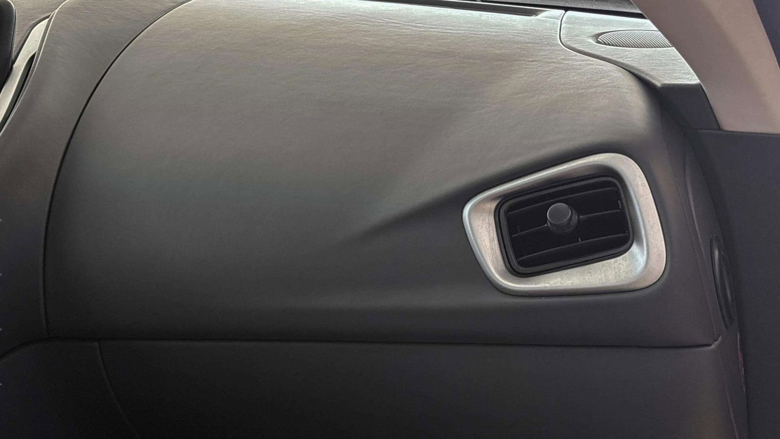 Used 2022 Aston Martin DB11 Coupe image 35