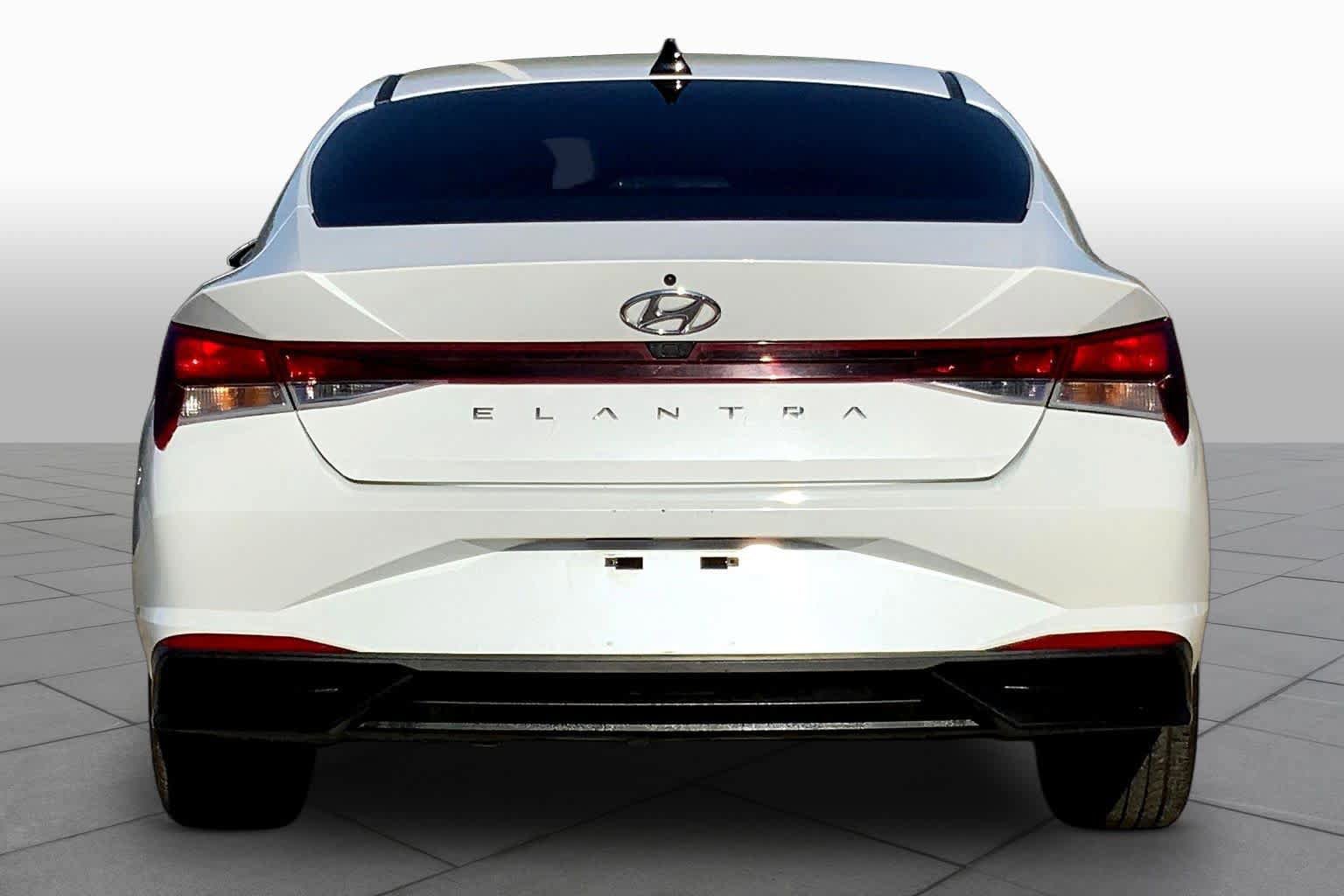 Used 2022 Hyundai Elantra SEL w/ Cargo Package FWD image 5